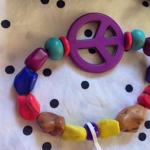 Handcrafted beaded bracelet. Multi color with ☮️ sign purple bead - Picture 5 of 7